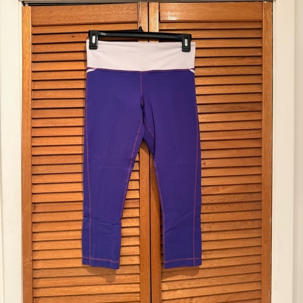 Lululemon Women’s Purple and White Cropped Yoga Athletic Leggings Sz 4 - Picture 4 of 6